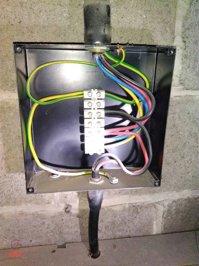 Enclosure not fixed to wall